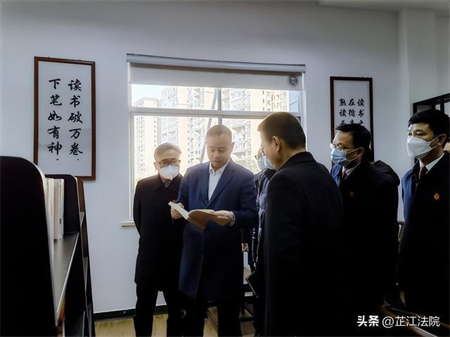 芷江县委副书记,政法委书记高源江到县法院调研