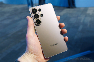 三星Galaxy S26 Ultra图赏：7.9mm万元机皇 比iPhone 17 Pro Max更轻薄