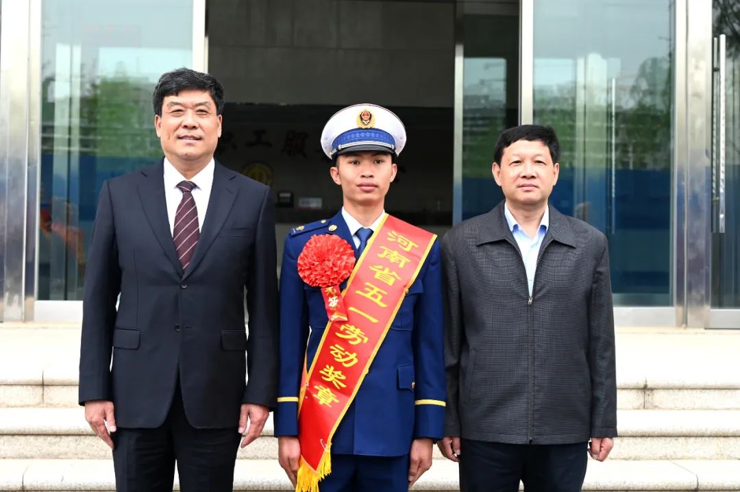 濮阳消防员李健宝荣获"河南省五一劳动奖"