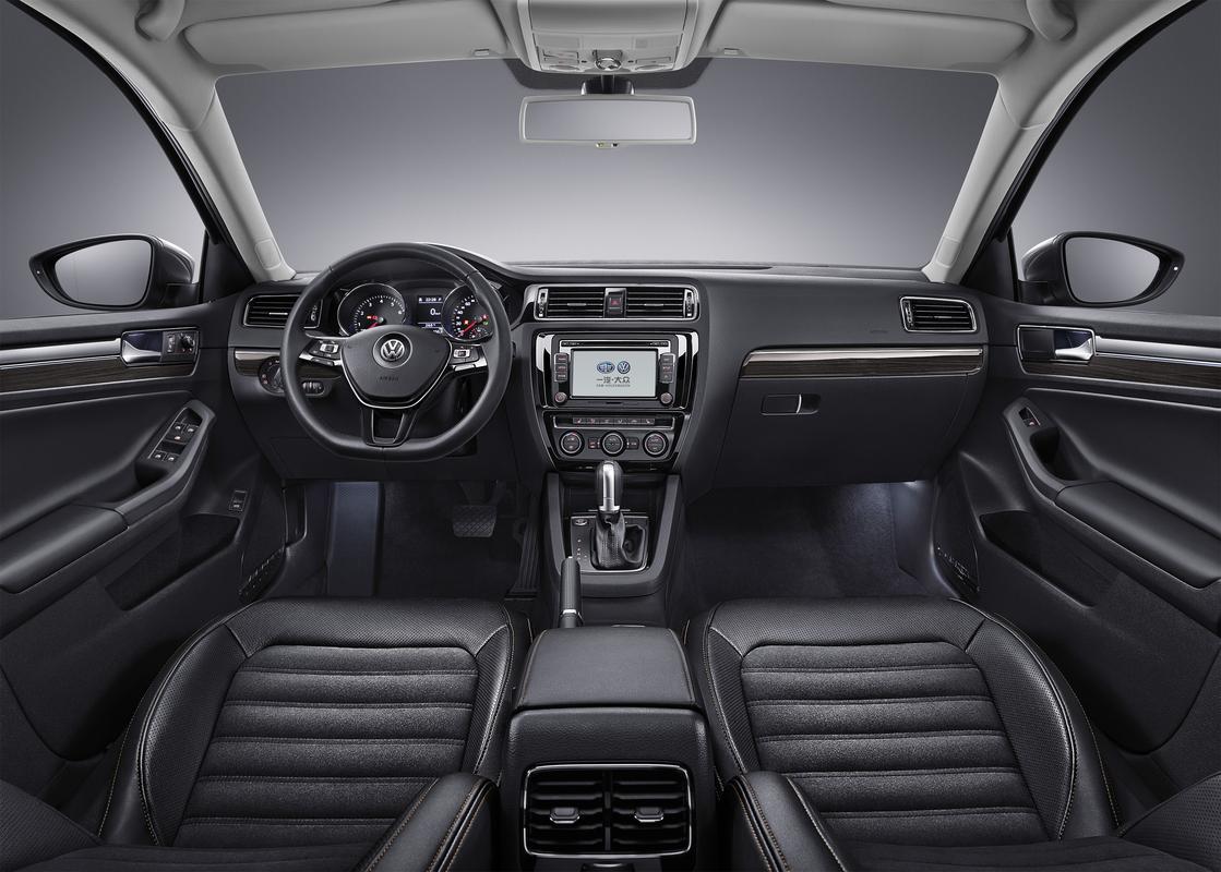 黑色速腾,米黄色内饰,想配皮座套,请教配什么颜色好看?