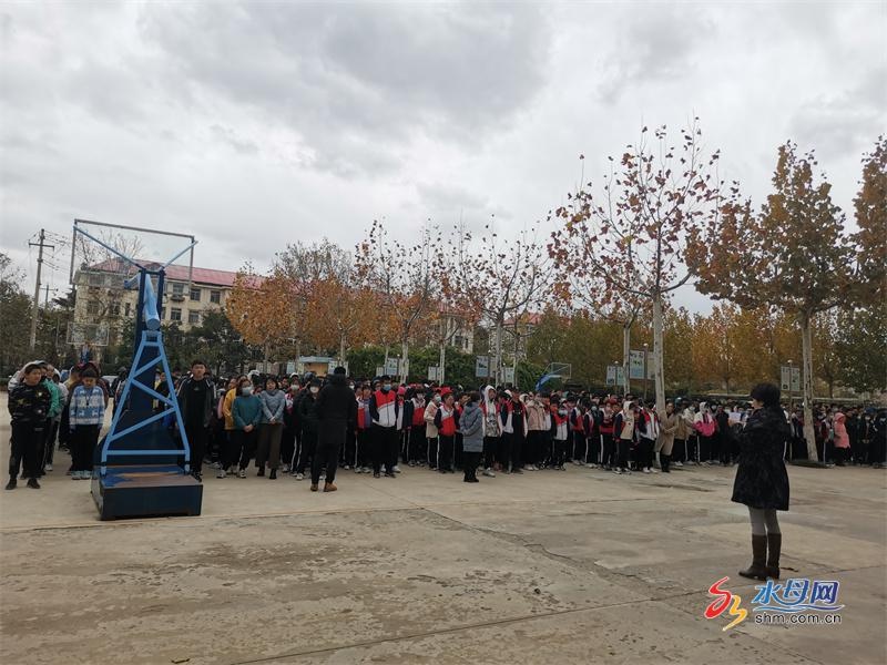 防患未"燃"筑牢校园安全 烟台八中开展消防安全应急疏散演练