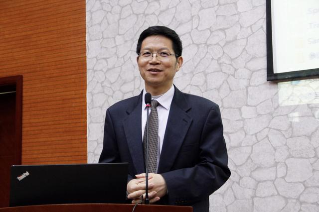 施正文:目前提高个税起征点没太大必要,应覆盖更多高收入群体
