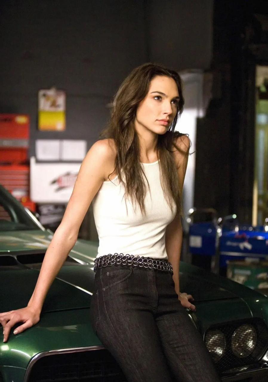 速度与激情1是2001年6月22日上映 速度与激情2是2002年9月25日上映