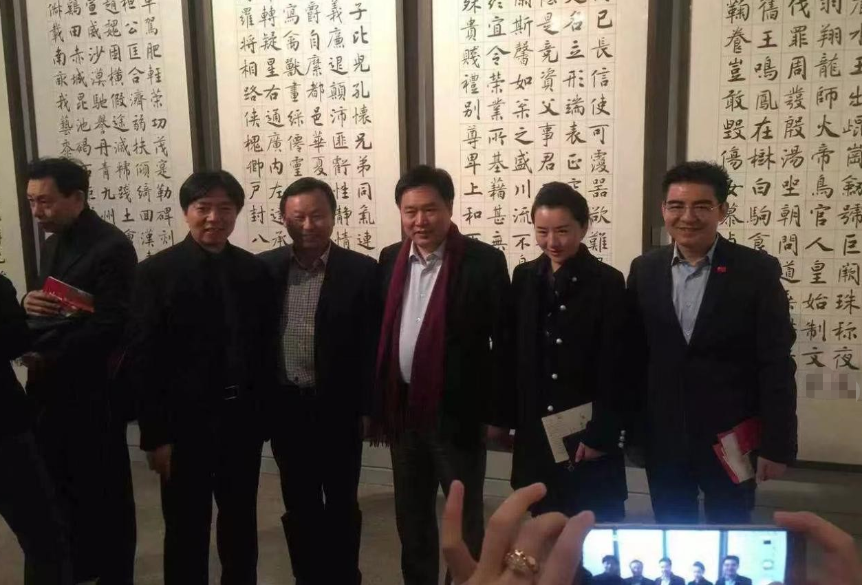朱共山老婆杨燕受邀出席炎黄艺术馆艺术大展