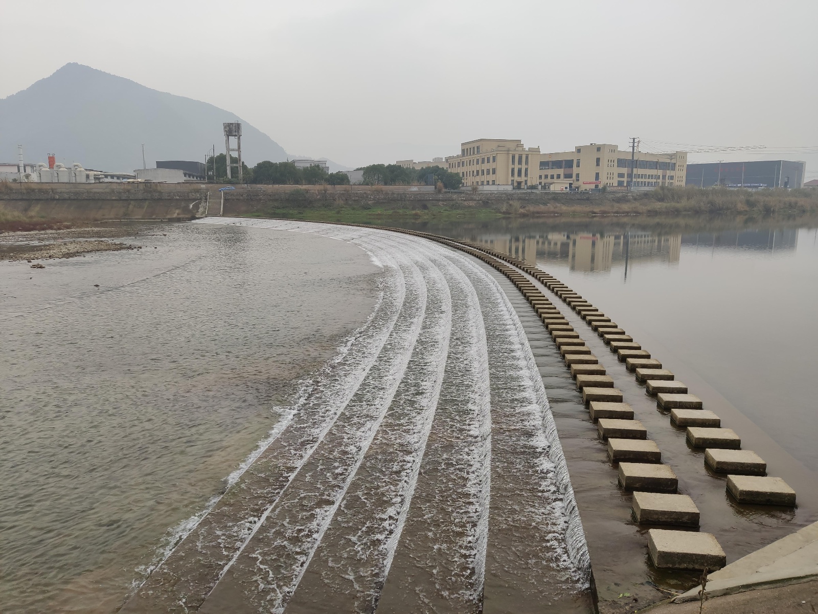 富阳:景观堰坝助力水美乡村建设