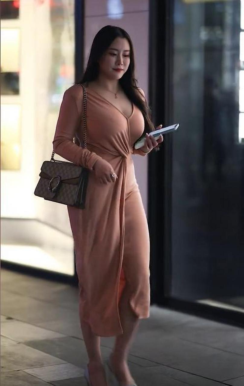 这应该算是微胖界的女神吧.