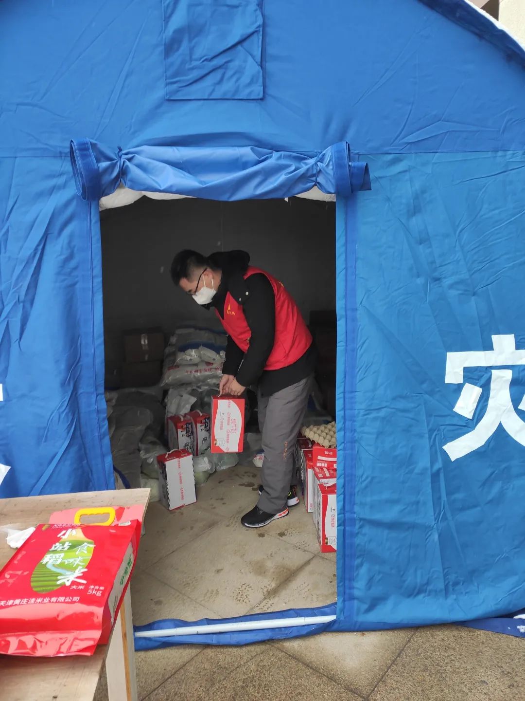 同心抗疫 "铁"军出征