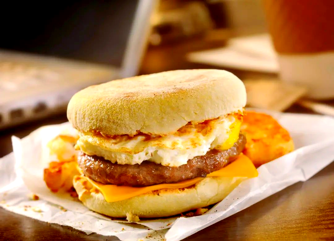 美国传统早餐全览:从三明治到百吉饼的丰富选择