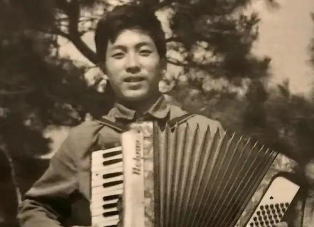 佟铁鑫:连续13年春晚演唱,独自抚养儿子,娶二婚妻子收获幸福