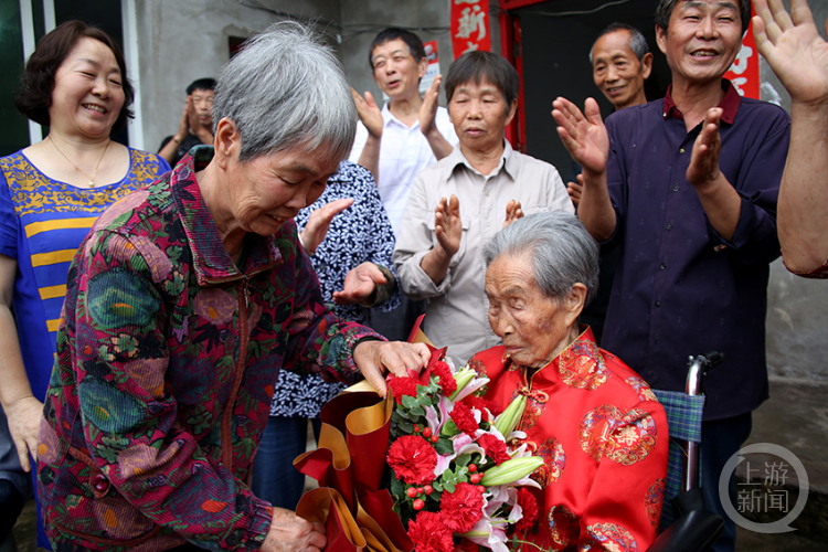 108岁八世同堂图片