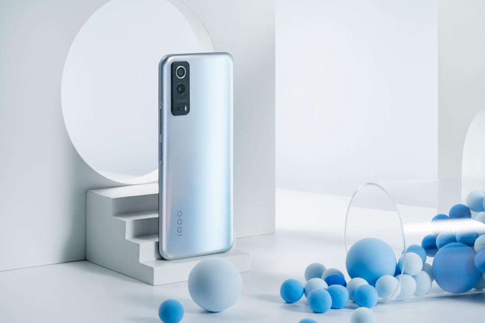 超低1299起 夏日限定iqoo z3"幻银"配色领衔618超值之选