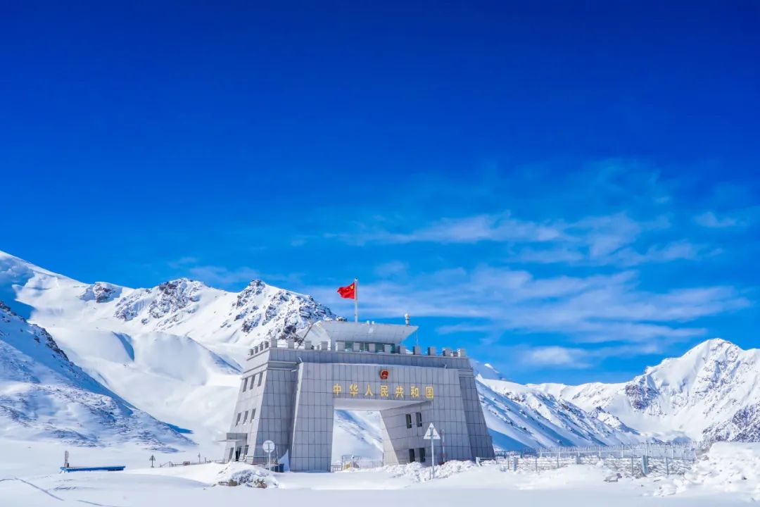 文化国门丨信仰镌刻天际雄关