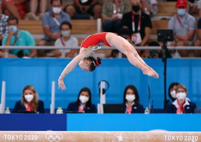 管晨辰平衡木金牌