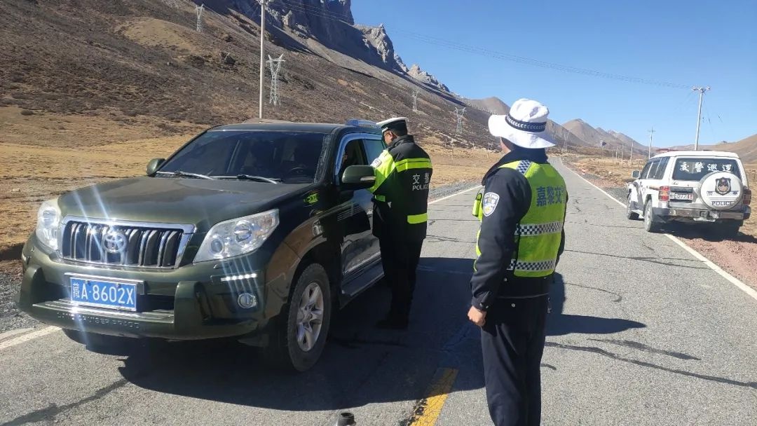「为民大服务」嘉黎县公安局交警大队持续开展道路交通安全检查工作