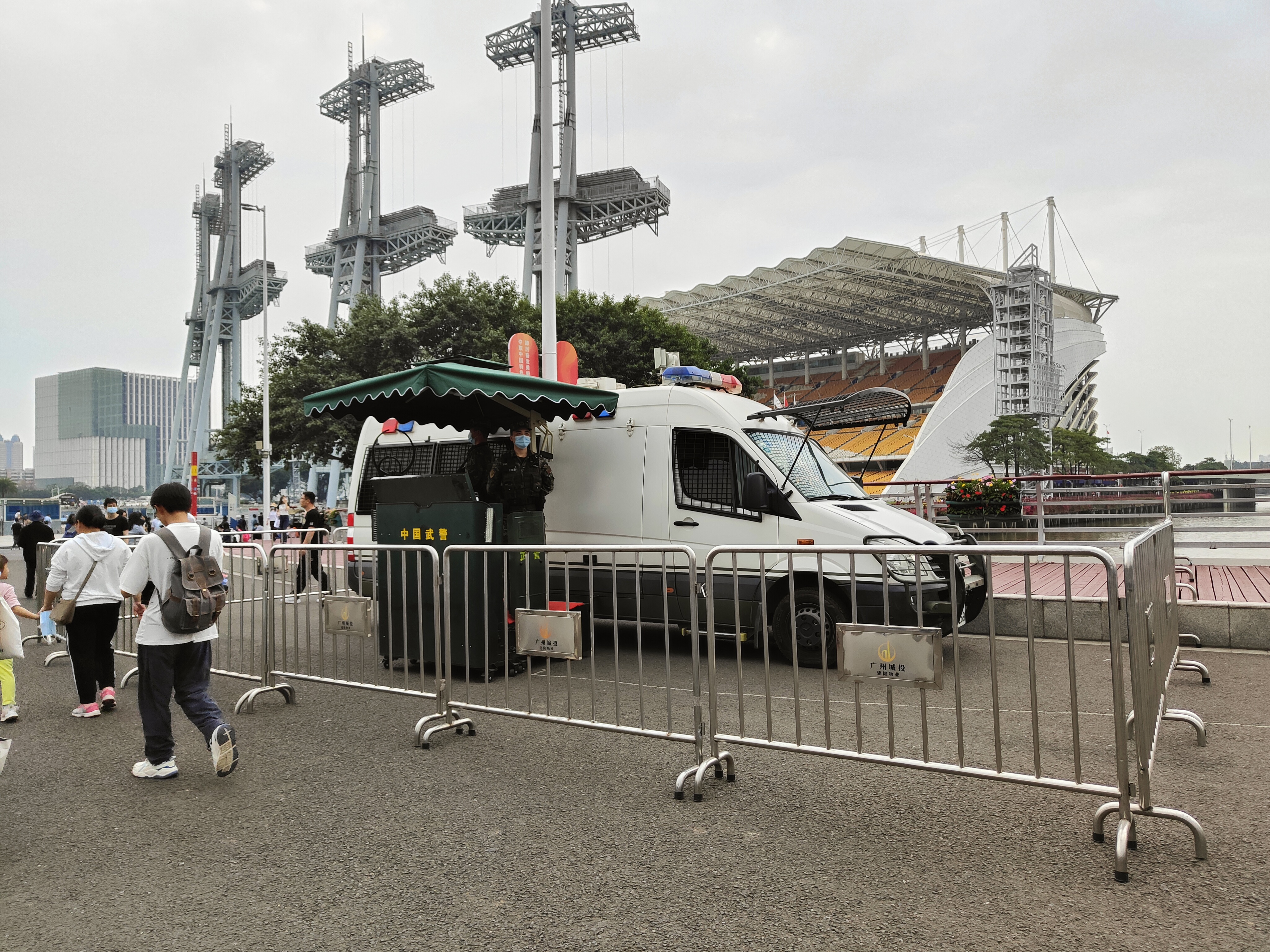 送"清凉"暖兵心!武警广州支队这样助官兵度过"烤"验