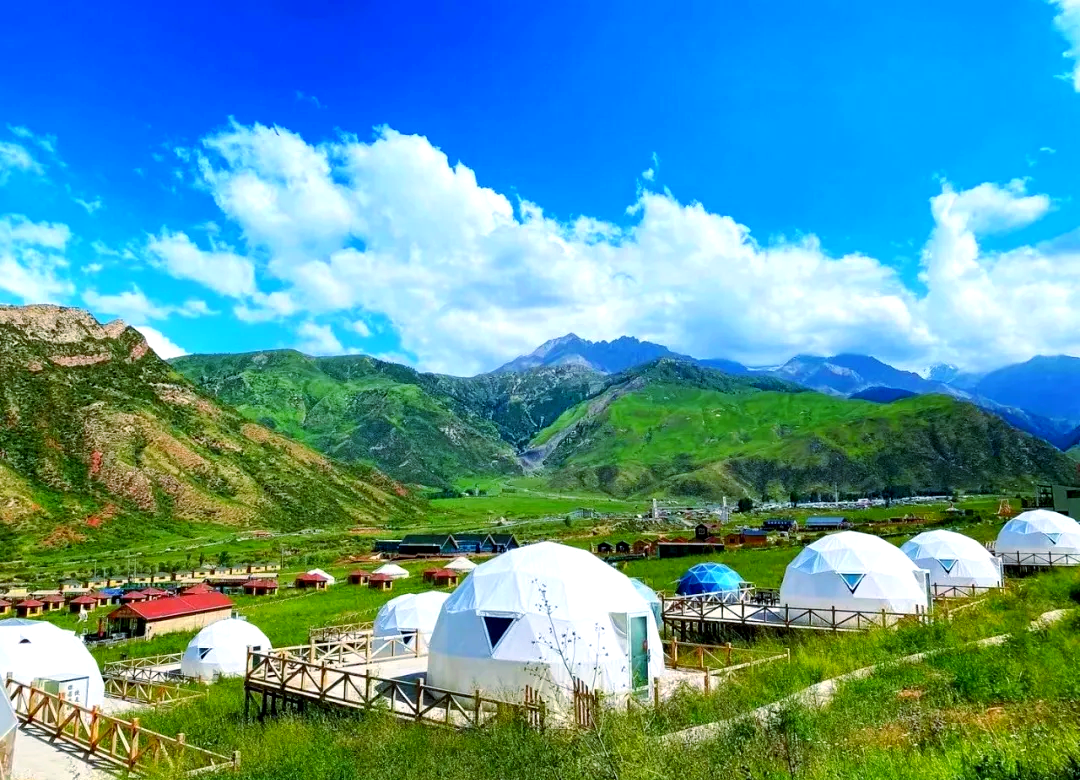 新疆风光探秘:阿克苏与塔村的多重魅力