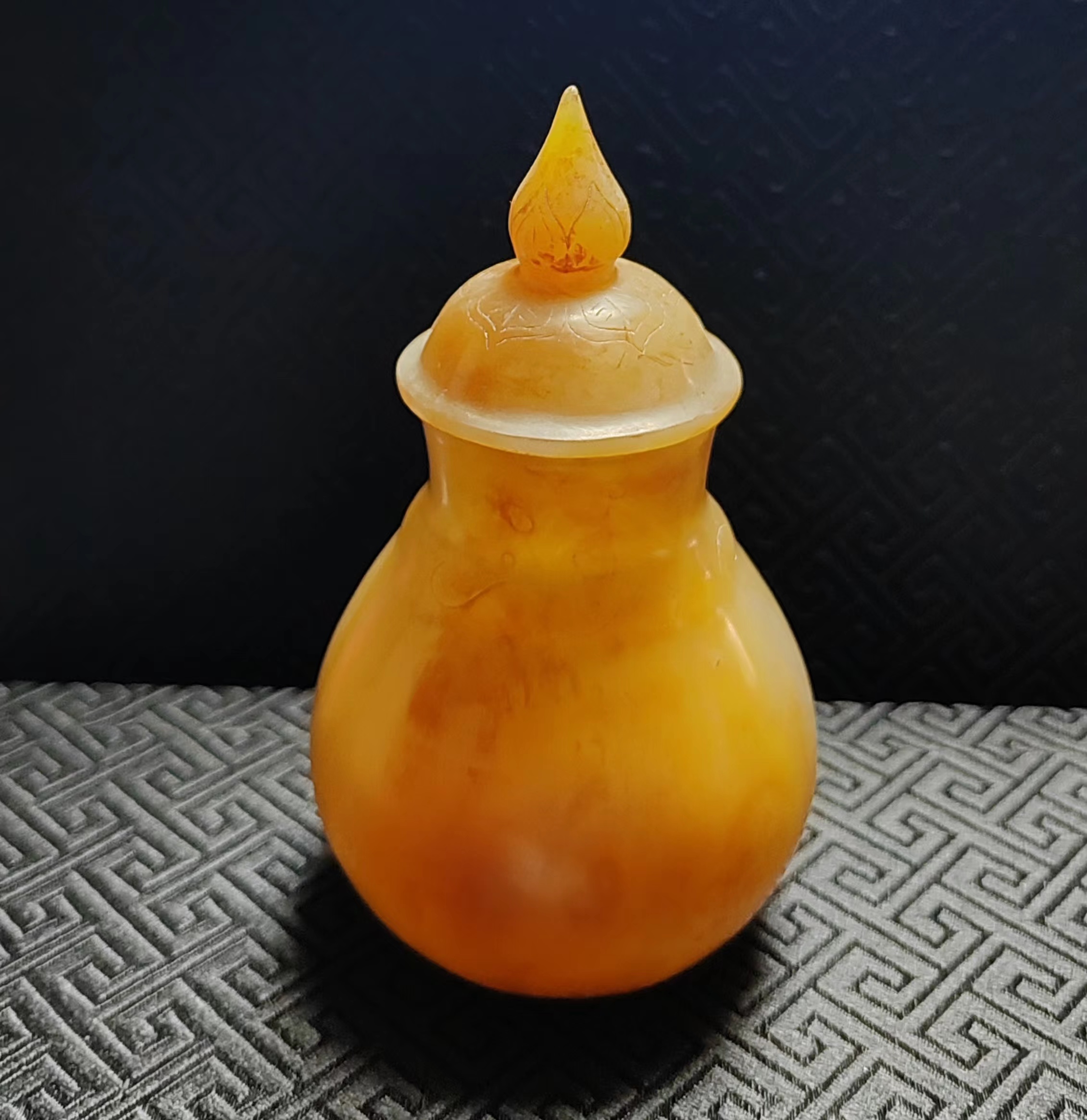 品藏阁光远鉴研208:玛瑙盖瓶(唐代)精料琢刻莲瓣纹的佛教用器