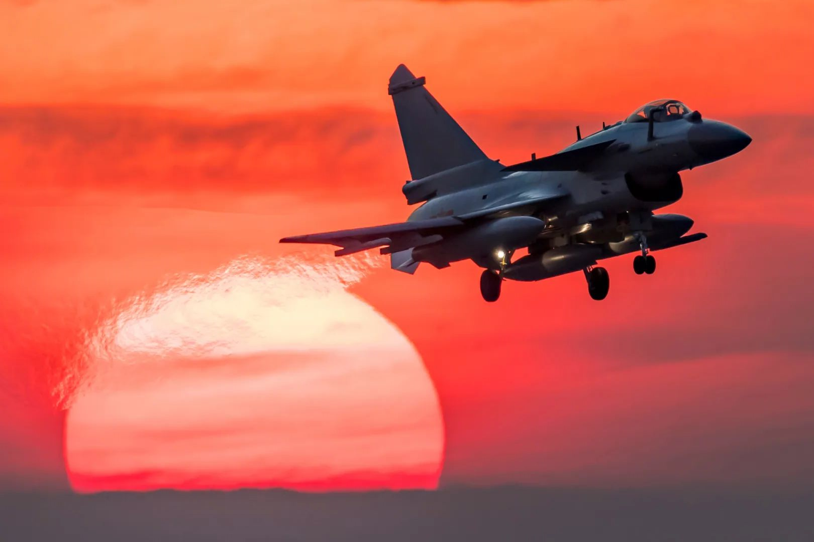 印度真自信,中东航展上的空战巅峰:中国歼