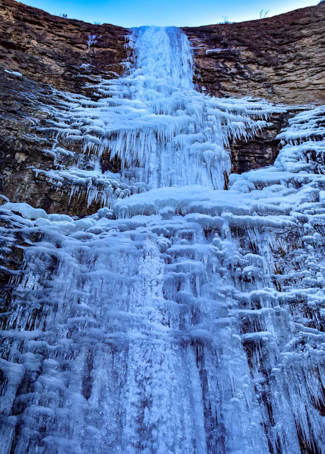 好景山东|冰川瀑布挂山间!情报员带您探访藏在山中的冰雪世界
