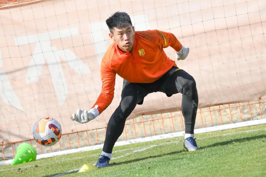 官宣丨张振强加盟武汉长江队