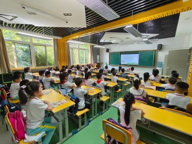 西安市新城区太华路小学积极开展"开学第一课"活动