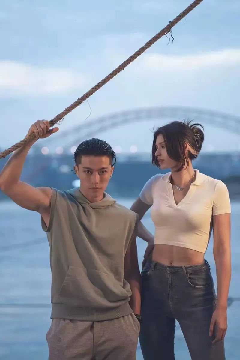 卡琳娜讲述仲尼溺水细节:想救老公但浪太大,愧疚到一夜睡不着