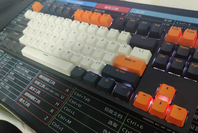 求问ttc金粉轴和快银轴,哪个声音小,在宿舍用会不会挨打?