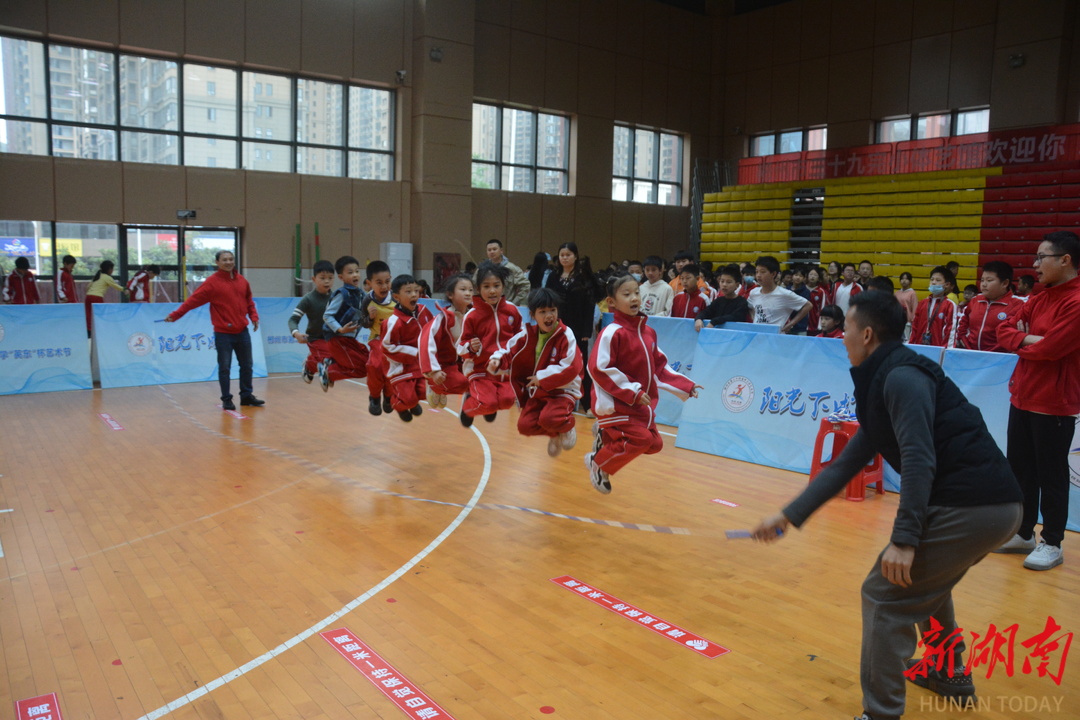 郴州市东湾小学举行第八届校园跳绳大赛