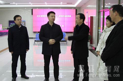 代县长蒋铃调研全县行政审批工作