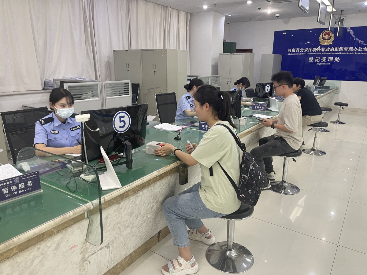 周末无休!郑州警方推出6项举措,方便暑期学生办出入境证件