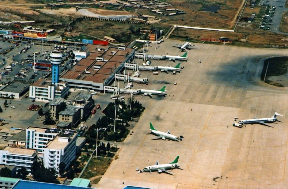 1994年雲南航空空難,飛行員冒雨盲目降落,飛機衝出跑道完全報廢