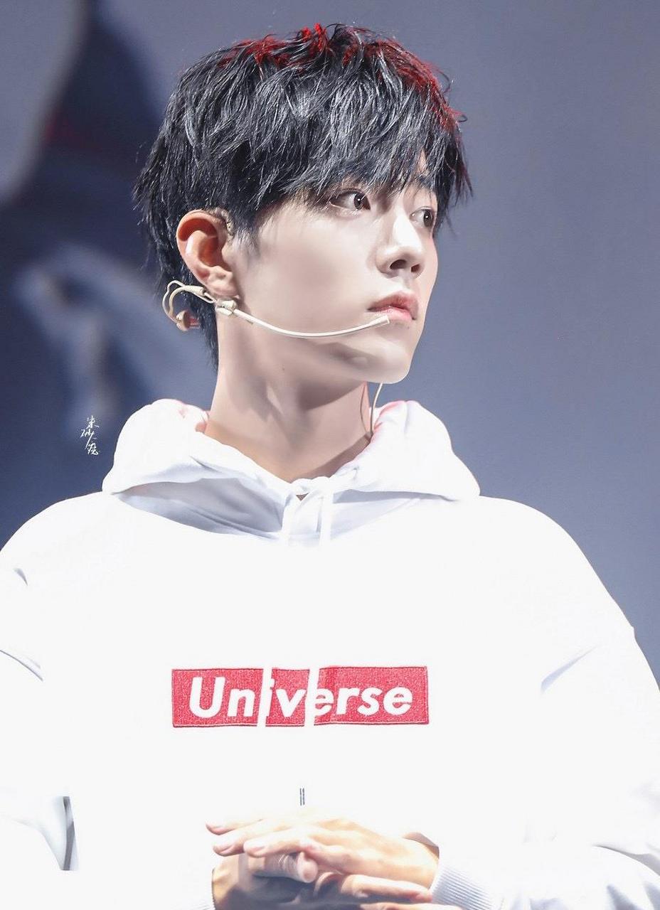 白色卫衣的爱豆战 肖战20180922美邦无上国潮发布会