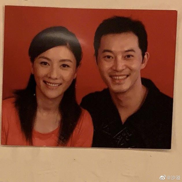 沙溢曬與胡可結婚照慶十週年:永遠愛