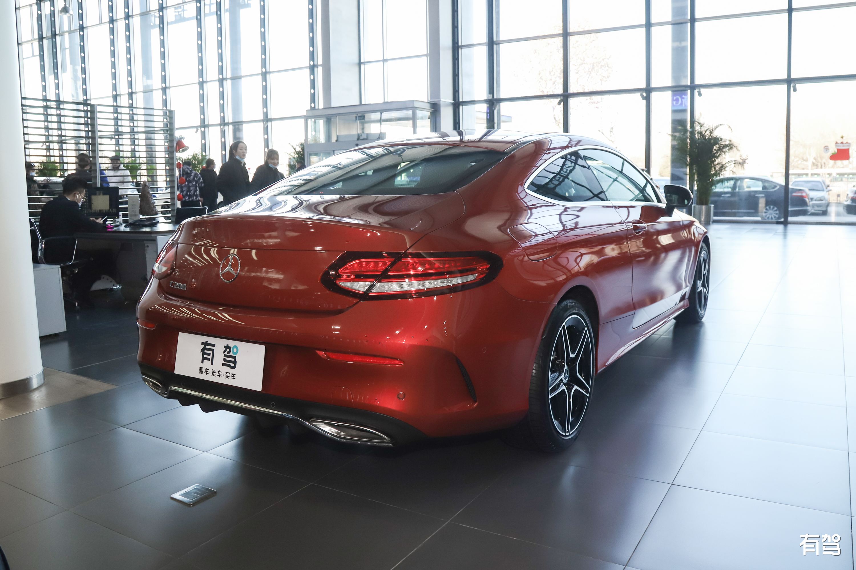 新车|改款奔驰c级轿跑车上市,c260车型售价上调1.5万元