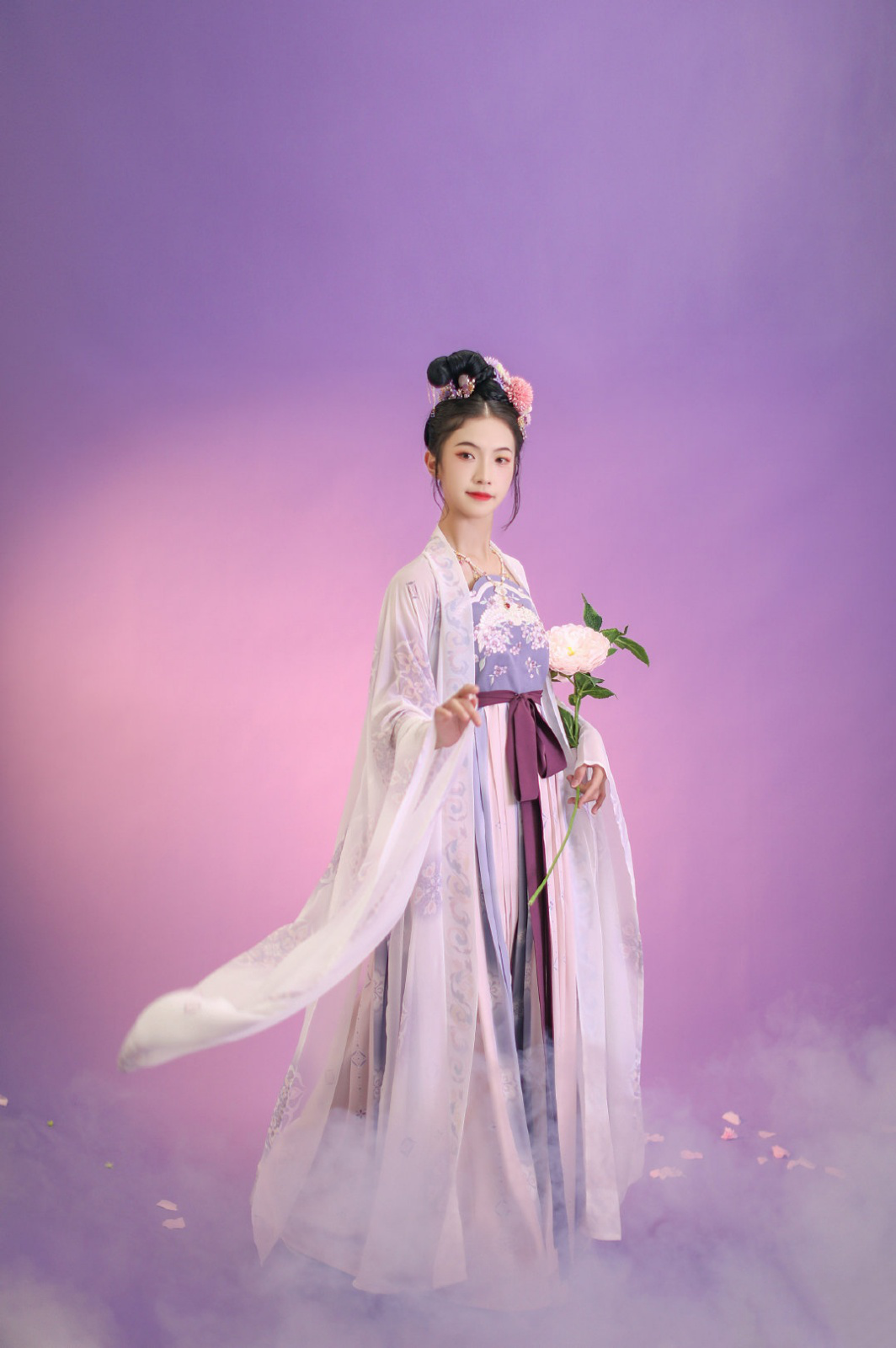 诃子裙,被称为时代的眼泪,却在今年爆火,它到底有什么魅力?