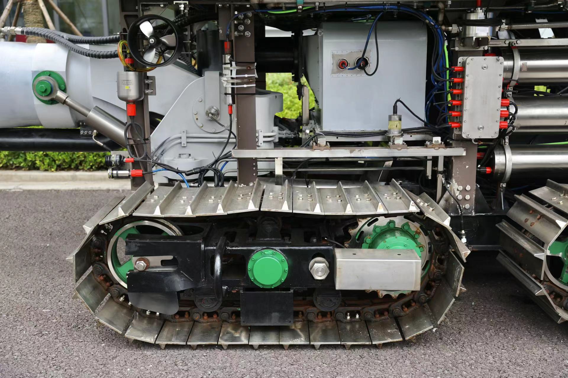 深海采矿车"开拓二号"满载而归