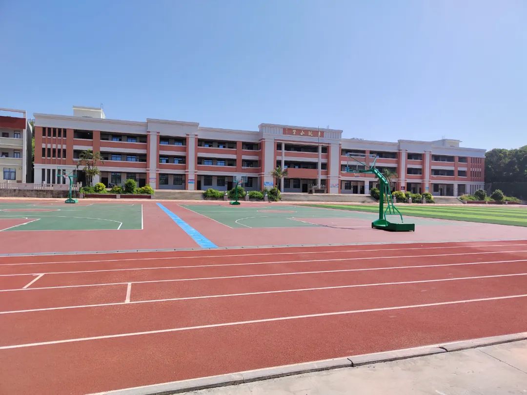 泉州惠安东坑小学综合楼投入使用,另崇武中心小学校门迎改造!