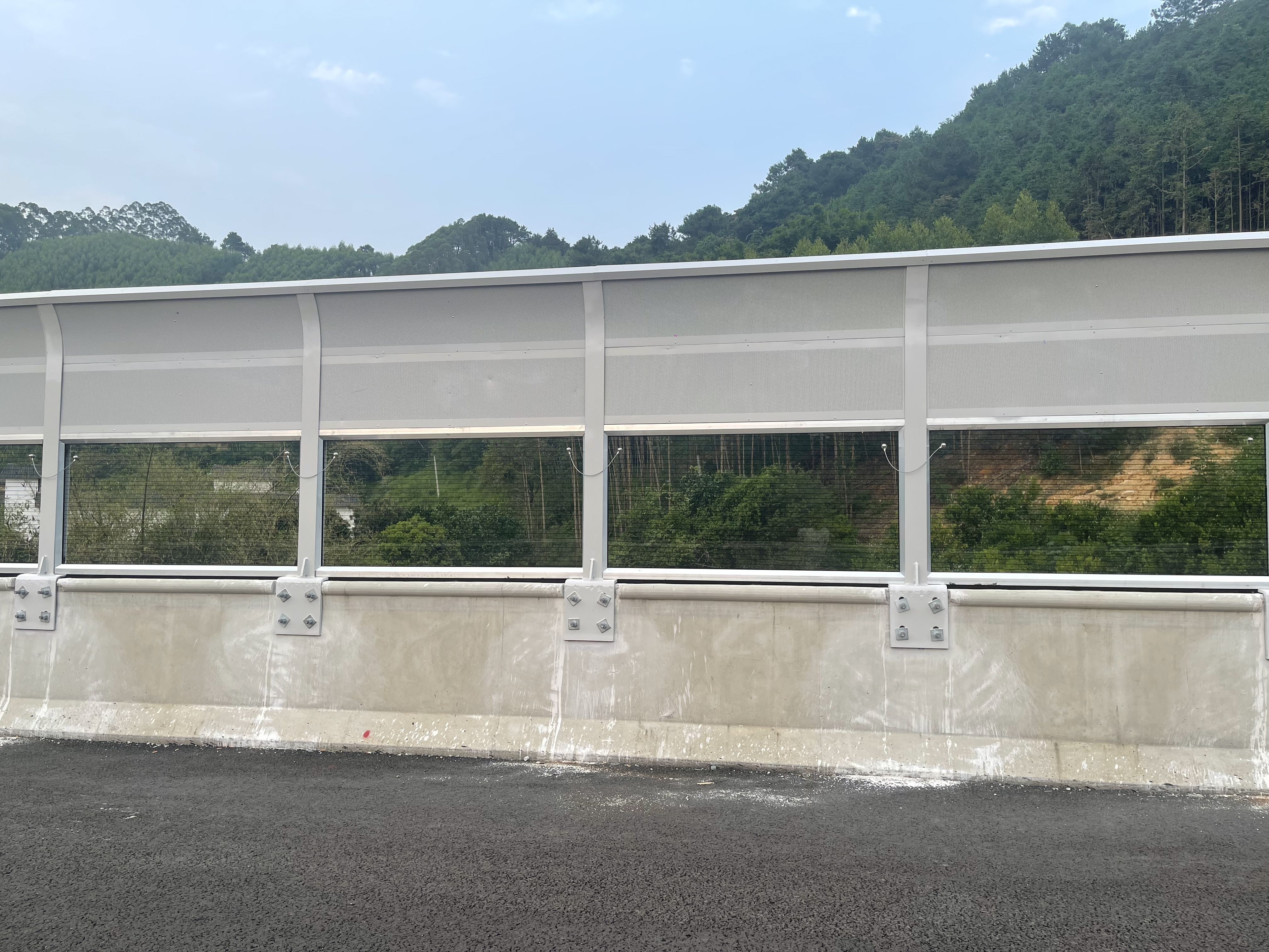 高速公路隔音板 高速公路隔音屏 包工包料 维修成本低