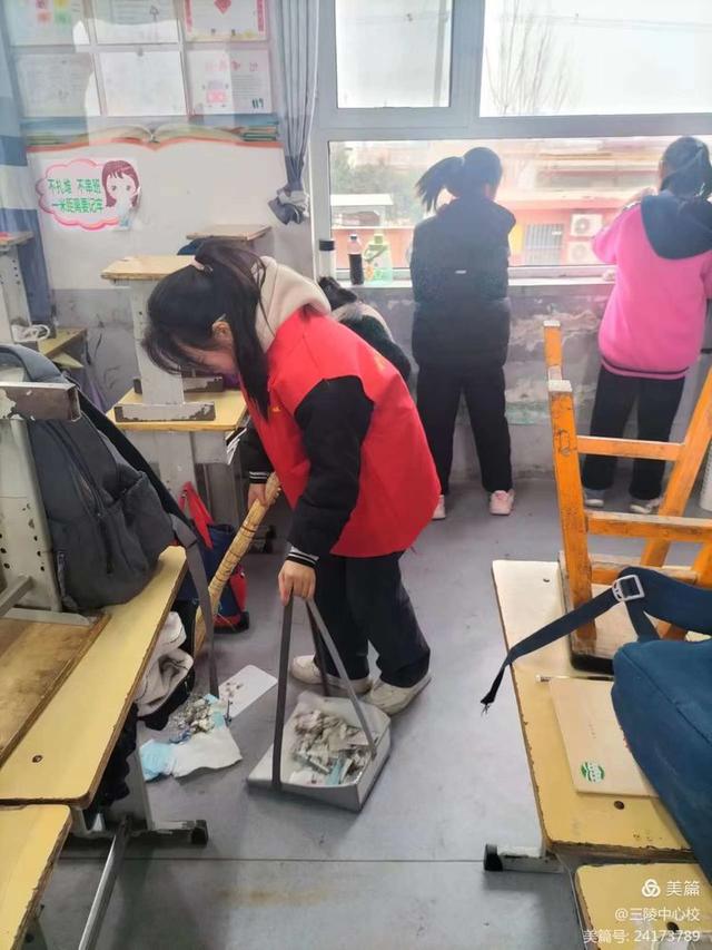 我校师生每周五都会360度无死角的大扫除,把学校里的角角落落打扫的干