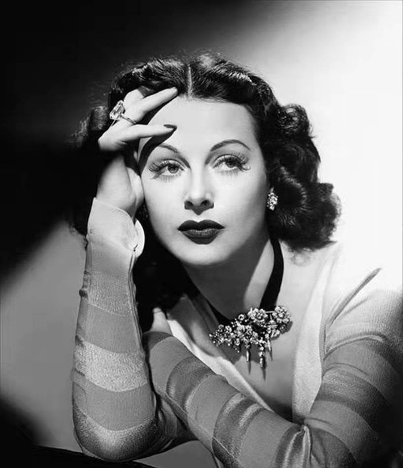 世界电影史第一位全裸出镜女演员,却是手机之母,发明齐名爱迪生