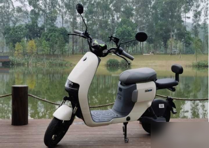 请问一下,2000元左右电动车有什么推荐的?