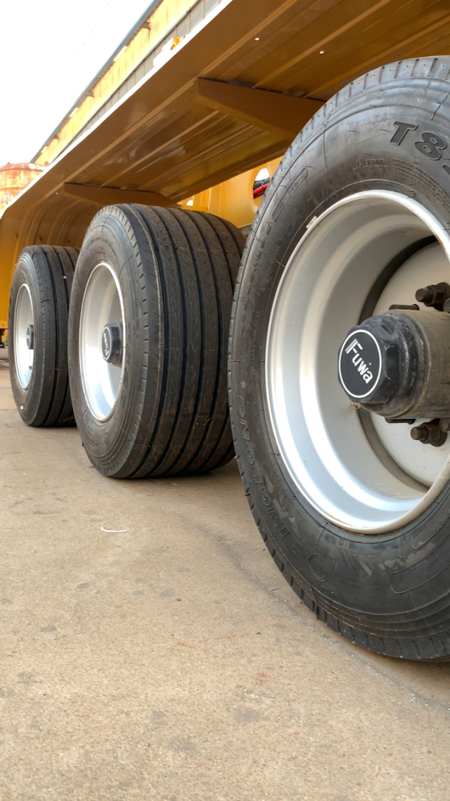 半挂车胎多大号多重