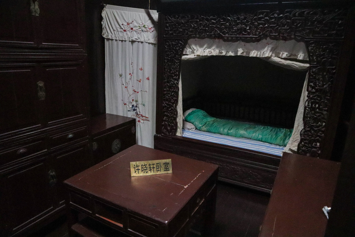 南信大"凝望百年,寻梦江都"小分队于许晓轩故居开展实地调研