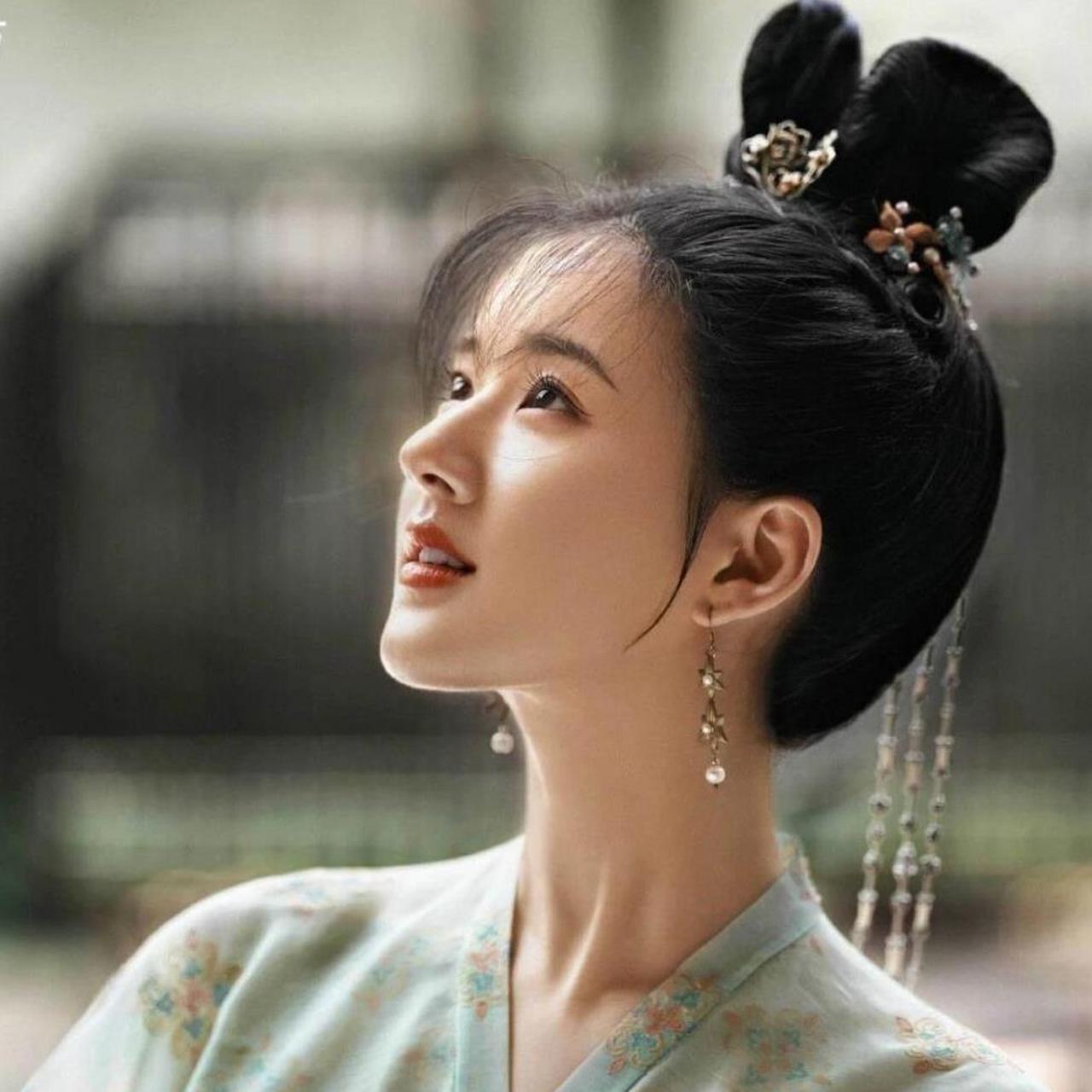 张若昀在10月底结束《庆余年2》拍摄后稍作调整,在11月底进入《雪中悍