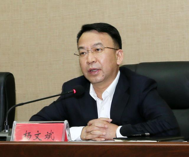 谢来发:牢牢守住不失控不扩散不蔓延的底线 坚决打好打赢疫情防控阻击