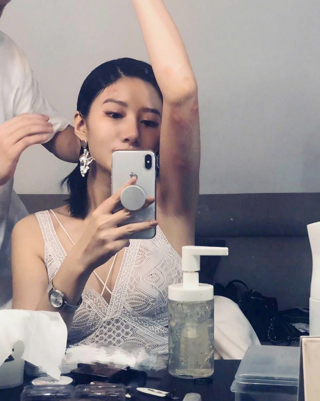 《余罪》的"巨乳姐姐"吴优太诱惑了[亲][亲][亲]!