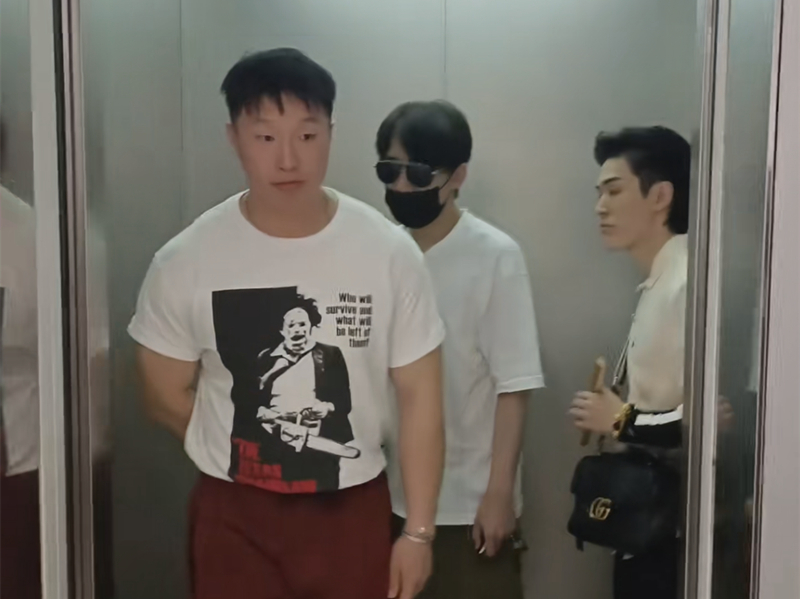 烧饼,何九华空降三里屯,带着师弟演《扒马褂》,饼哥是真会来事