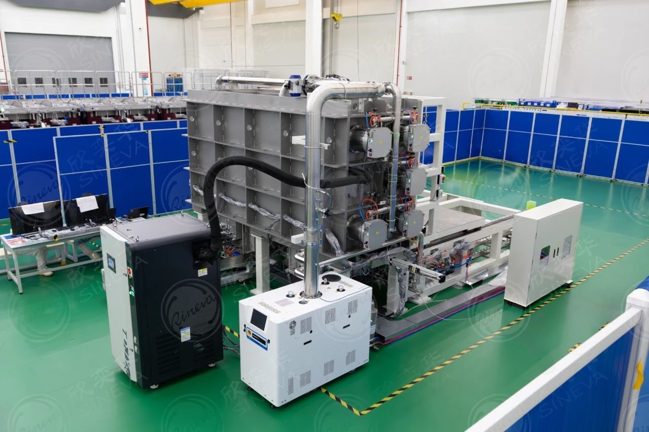 全球首台!合肥造中大尺寸卷对卷钙钛矿蒸镀设备出货