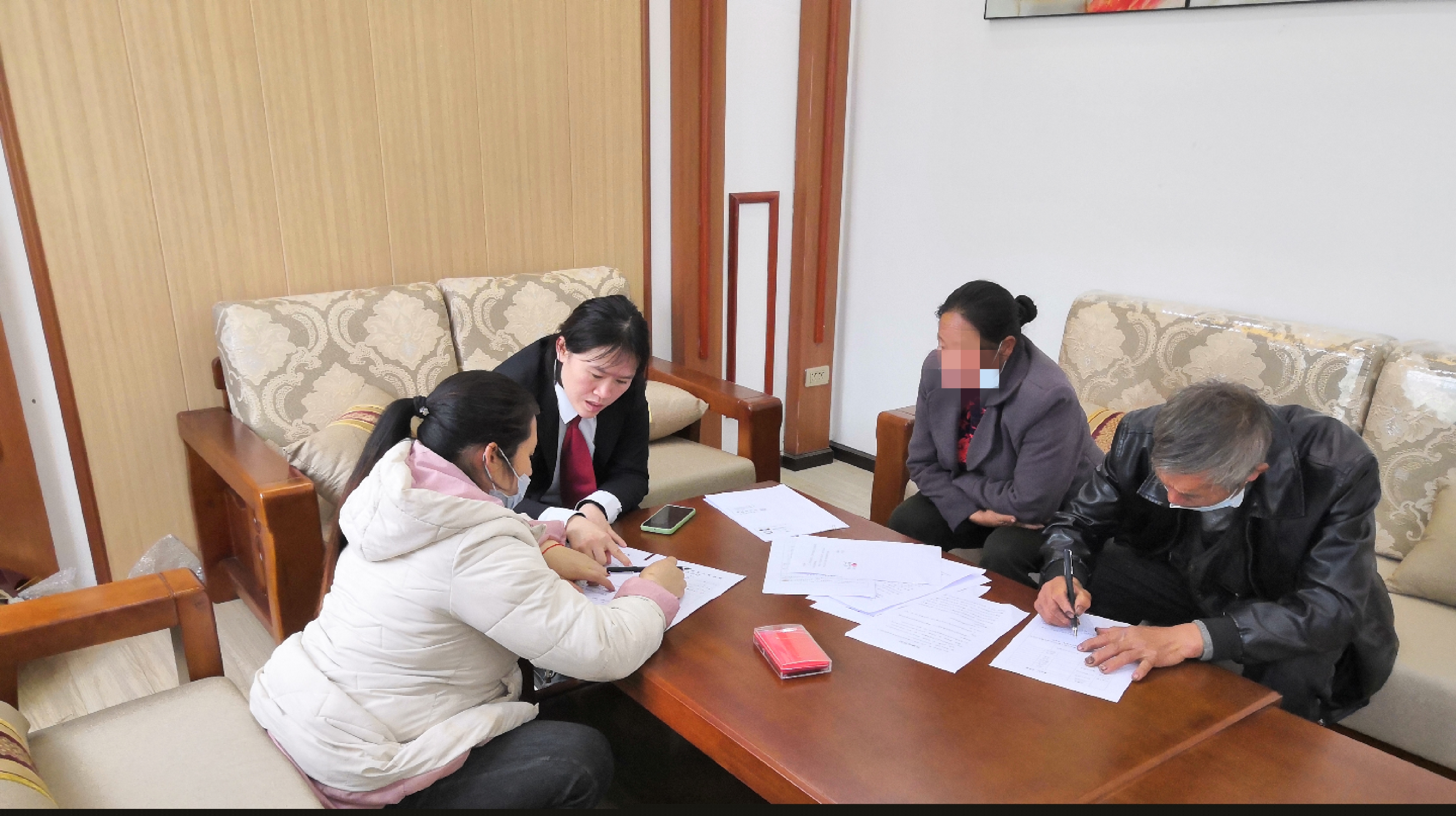 三都县法院"一庭一队一平台"让家事审判更有"温度"