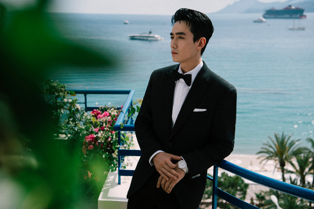 朱一龙亮相戛纳电影节 外媒都赞扬的美貌 被嘲状态不好发际线秃?